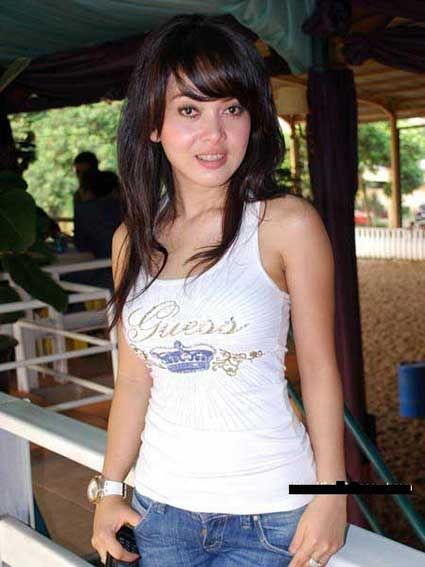 agnes monica