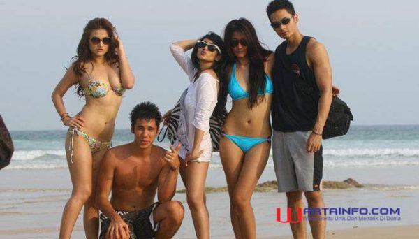 ayu azhari adegan hot