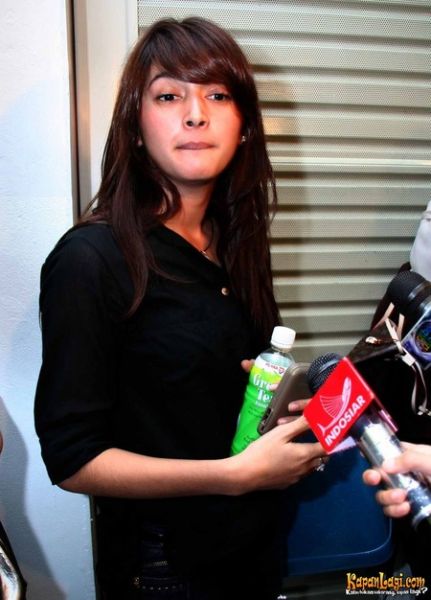 slimpics memek online gambar 1