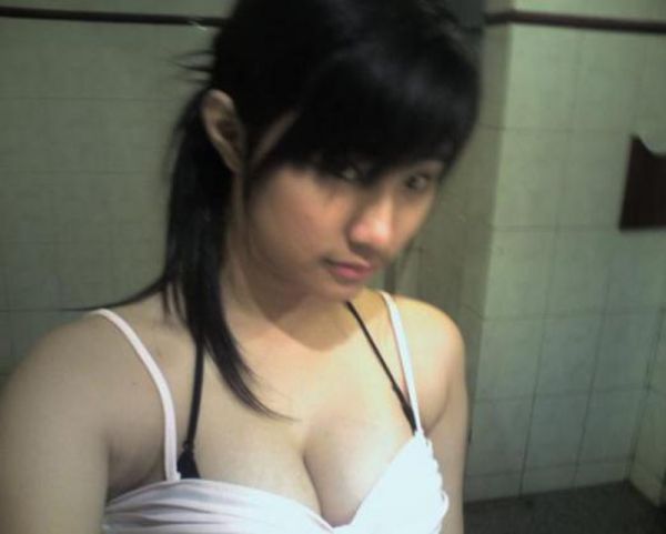 adegan panas artis indonesia