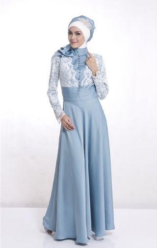 model cantik pakai baju transparan