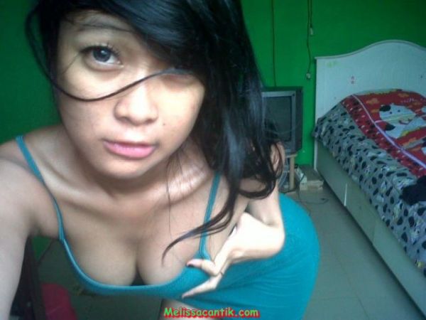 cewek mandi