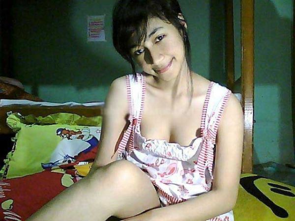 memakai baju tidur seksi foto