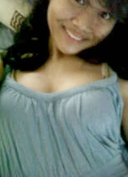 foto wanita ngangkang pamer memek