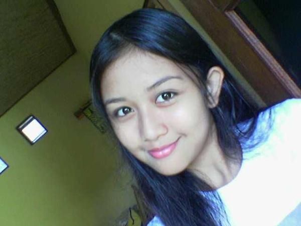 cewek cantik bugil ngangkang