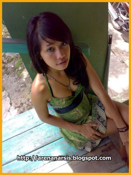 cewek cantik bugil ngangkang