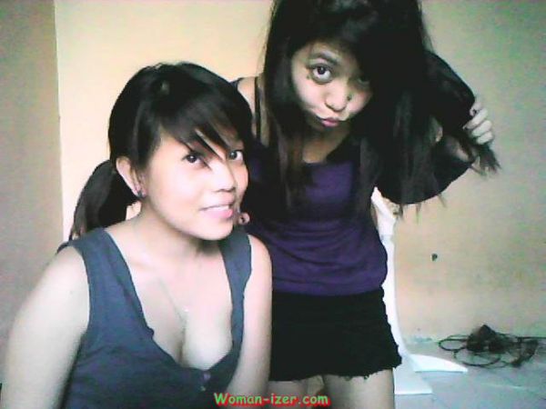cewek cantik lagi mandi