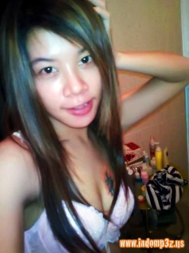 cewek bugil ngangkang