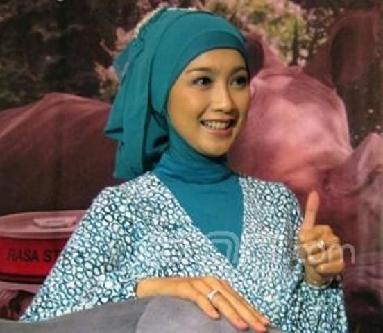 desi ratnasari bugil
