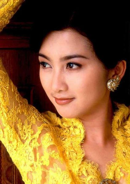 desy ratnasari hot