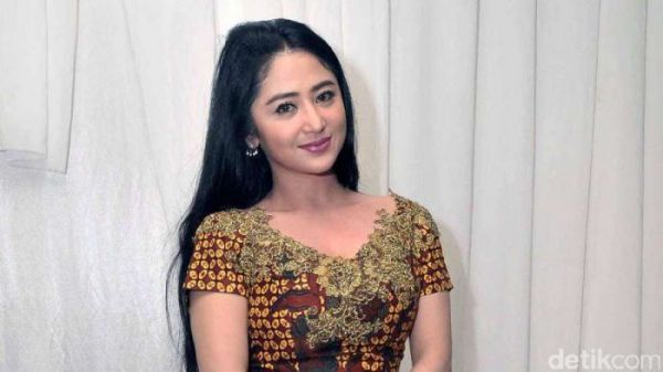 dewi persik boob