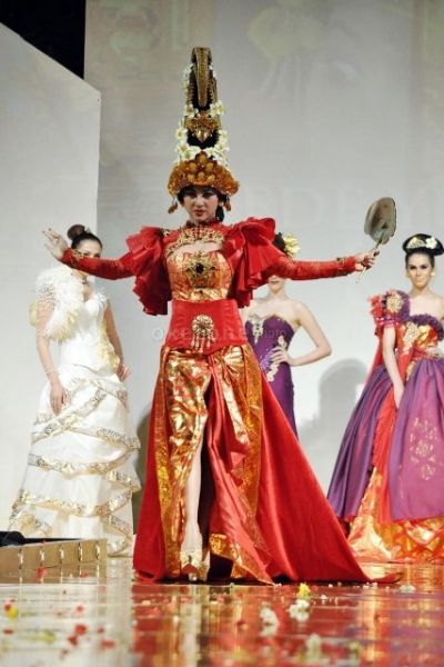 dewi persik dan julia perez
