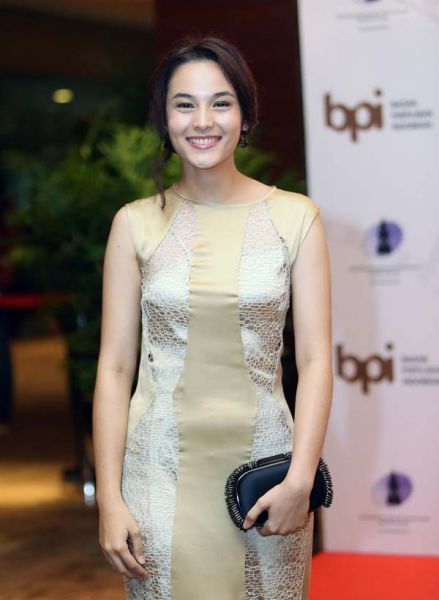 chelsea islan legs