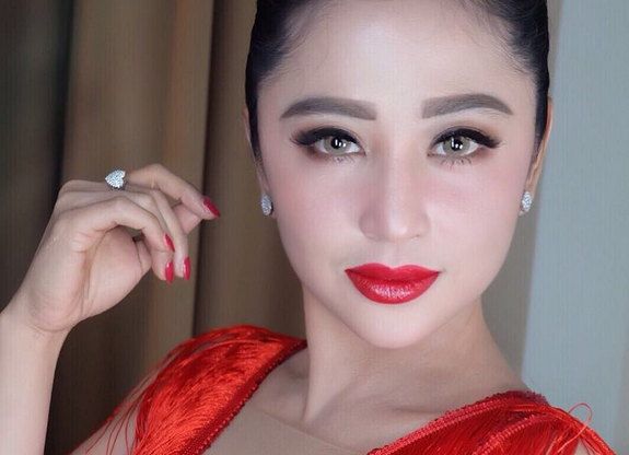 dewi persik dan julia perez