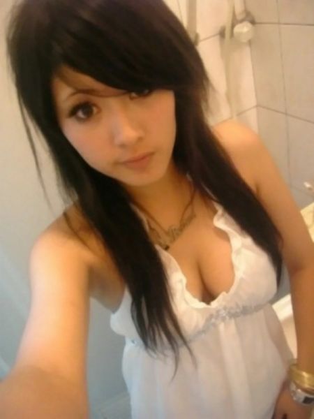 istri selingkuh di kamar mandi