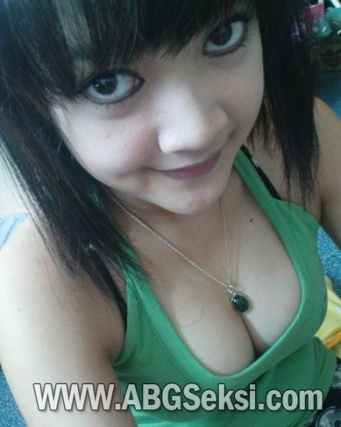 gadis bugil
