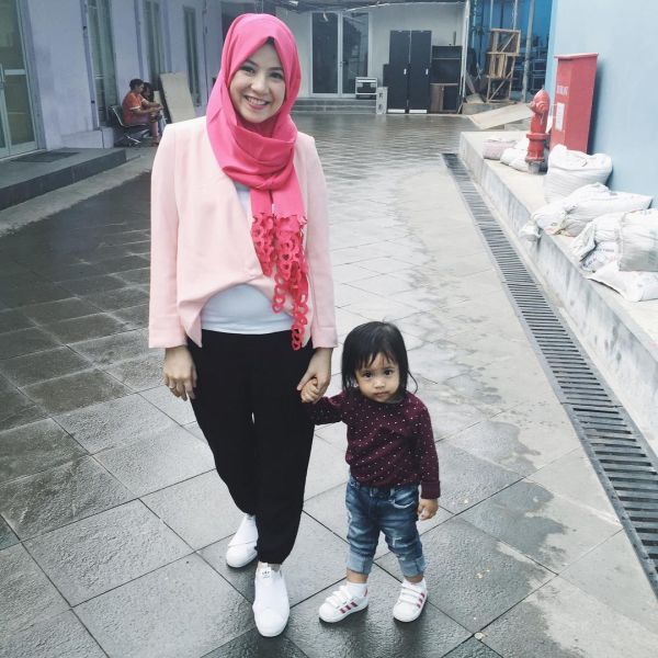 gambar hitam polos