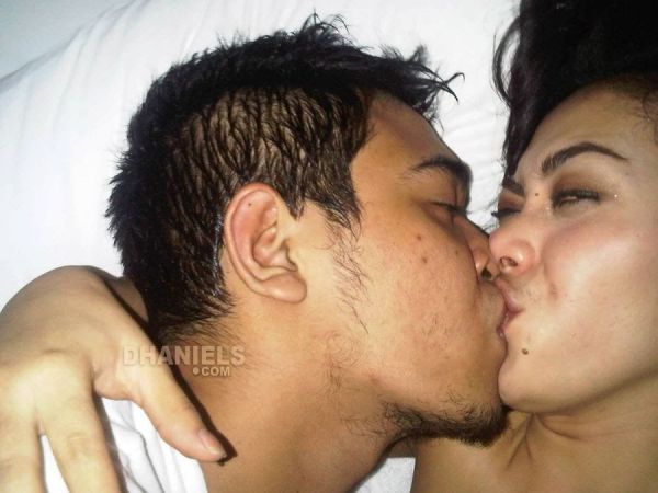 dewi persik telanjang tanpa busana