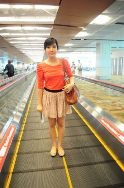 cewek pake rok mini