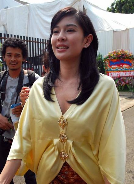 agnes monica hot