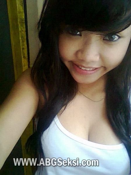 slimpics memek online gambar 1