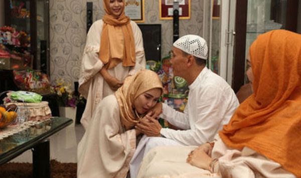 gambar memek luna maya