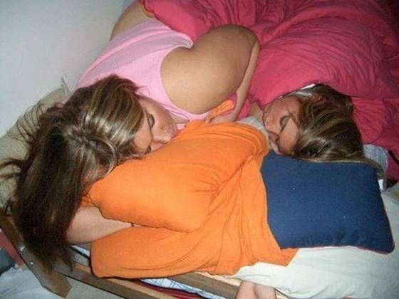 tidur wanita