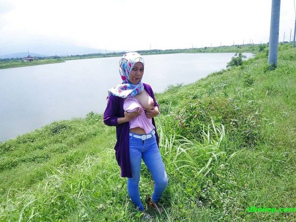 abg cantik lagi ngemut