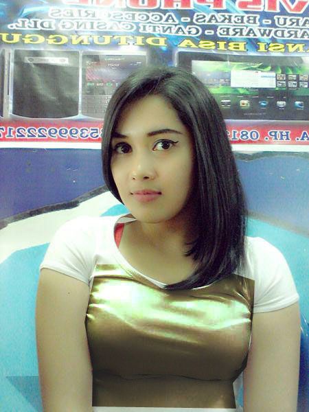 susu cewek cantik telanjang