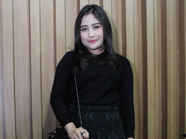 cewek telanjang bulat di foto
