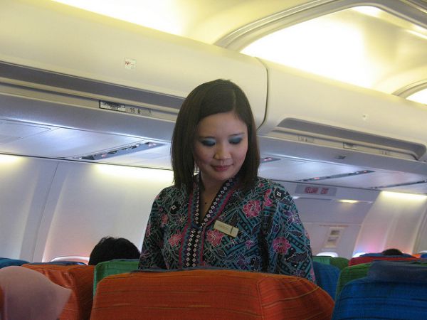 pramugari cantik telanjang