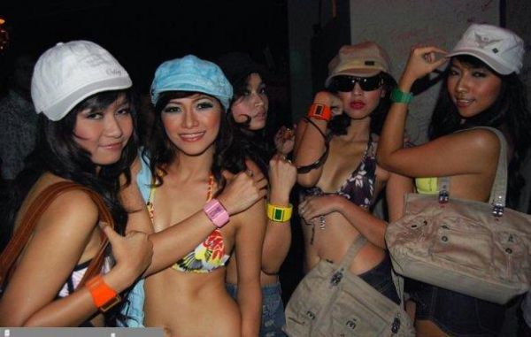 ciuman buka baju