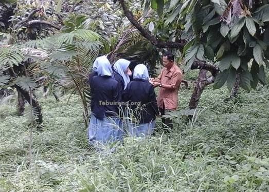 gadis smu bugil