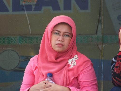 istri papaku yg bahenol