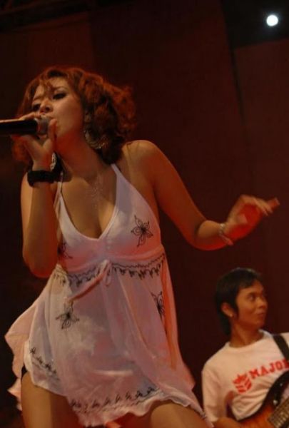 tetek besar