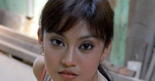 toket yeyen lidya
