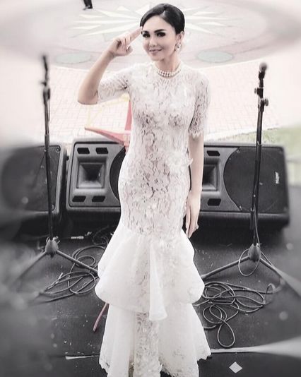 yuni shara kebaya