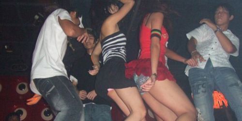 gadis smu di perkosa dalam mobil