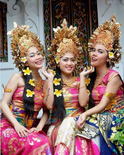 baju adat indonesia