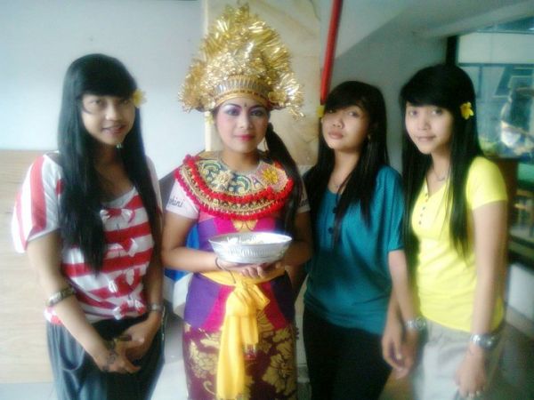 baju adat minangkabau