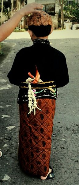 wanita terbaru baju adat bali