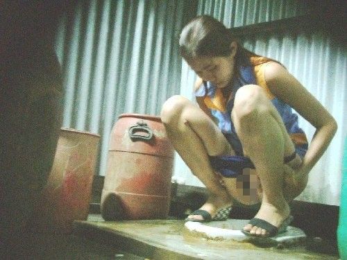 intip gadis mandi