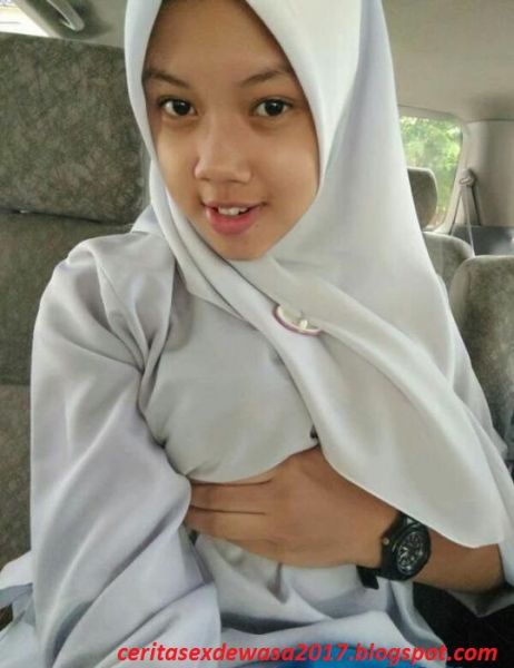 gadis bugil