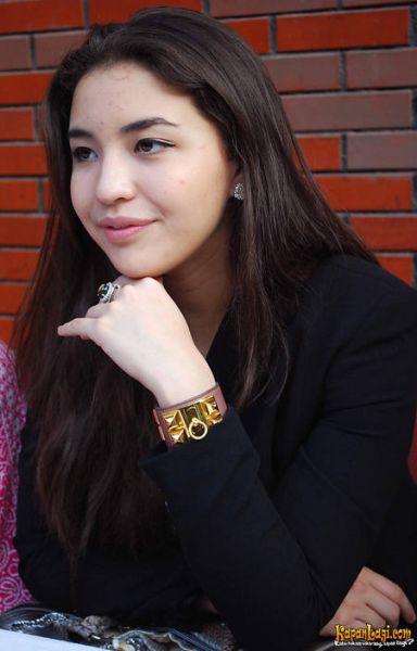 gambar manohara odelia pinot
