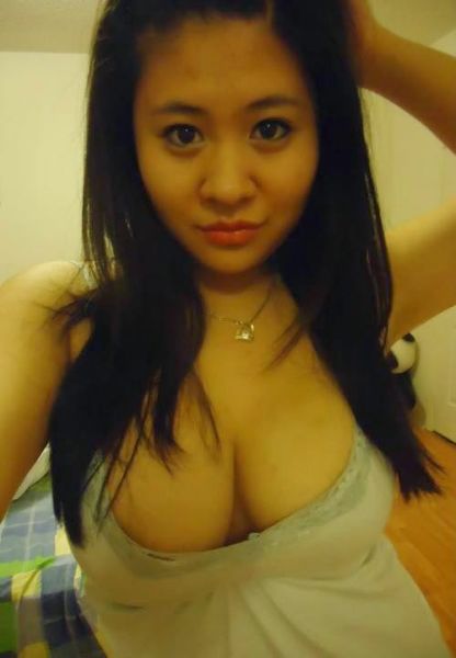 gambar perempuan kelihatan susu
