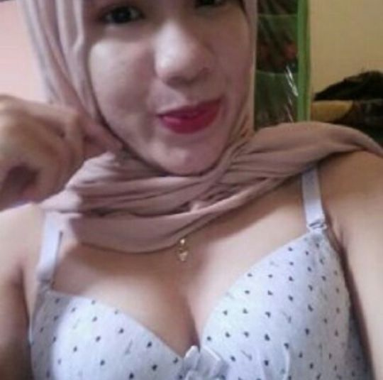 cewe tete gede