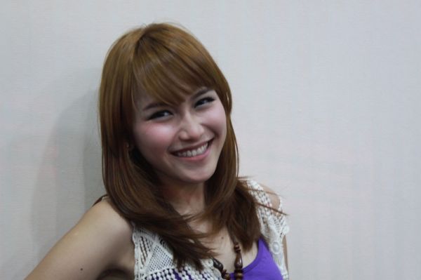 gaya rambut panjang wanita