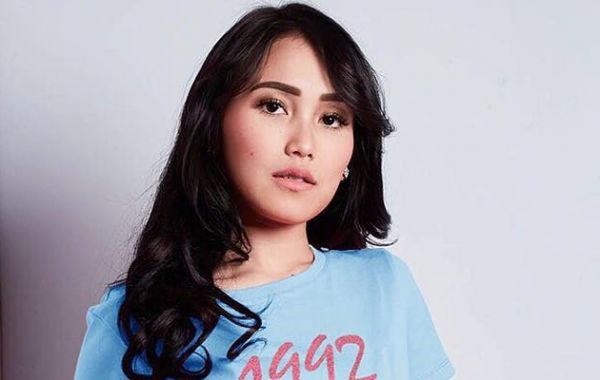 debby ayu hot