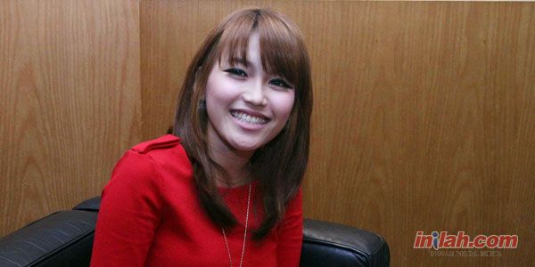 ayu dewi hot