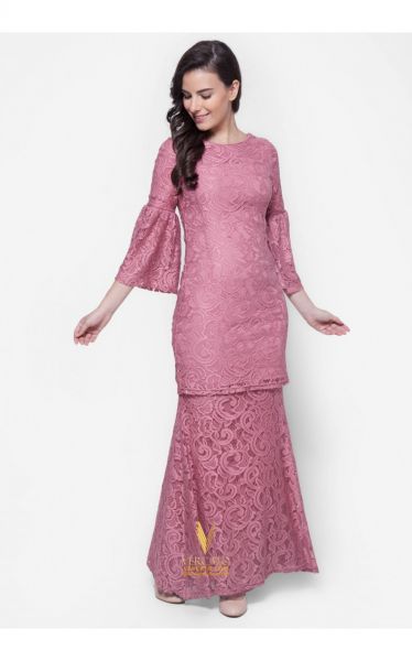 baju kurung isteri ketat